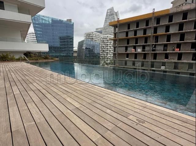 Location penthouse Casablanca Finance City. 3 chambres agréables. Service de concierge et climatisation