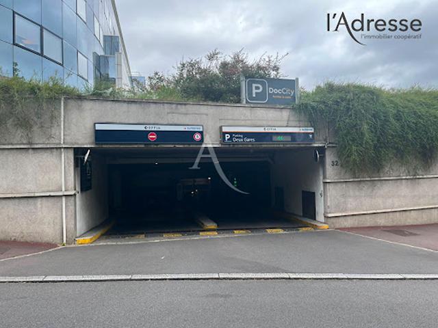 Location Place de parking 0 m2 Suresnes