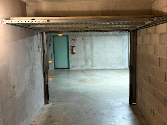 Location Place de parking 14 m2 Nimes
