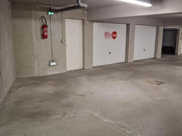 Location Place de parking 14 m2 Saint Nazaire