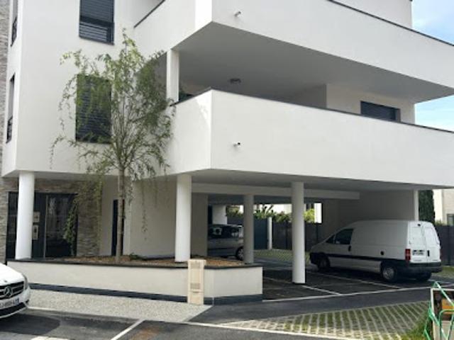 Location Place de parking 14 m2 Sérézin du Rhône
