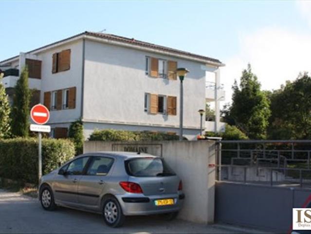 Location Place de parking 14.5 m2 Le Puy Sainte Réparade