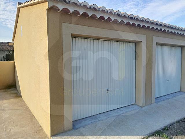 Location Place de parking 15 m2 Jonquieres