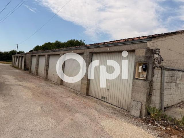 Location Place de parking 15 m2 Saintes