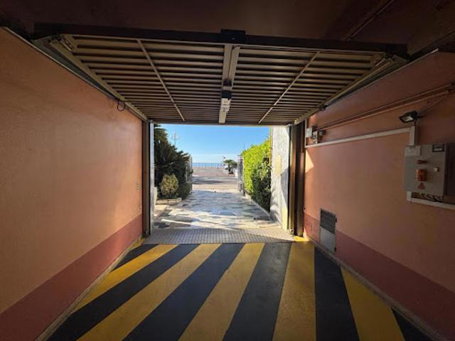 Location Place de parking 18 m2 Nice