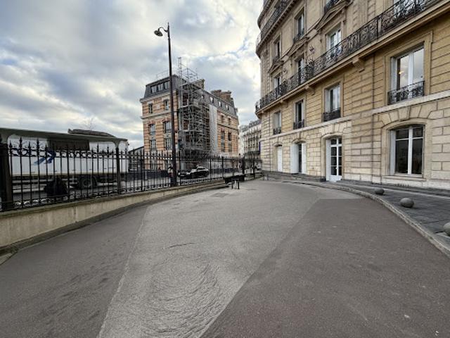 Location Place de parking 10 m2 Paris 8ème