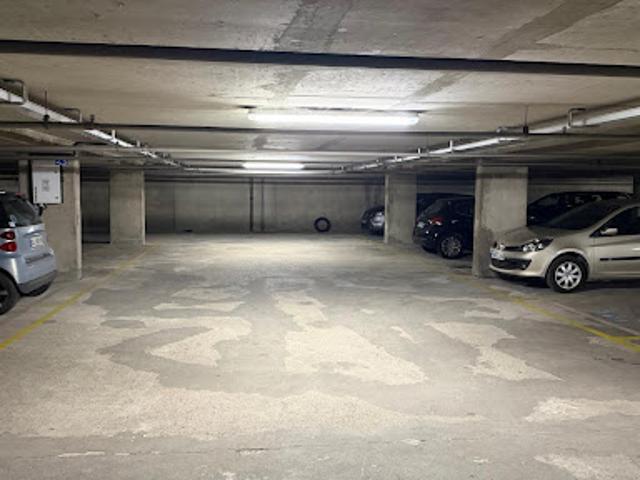 Location Place de parking 11 m2 Saint Maurice