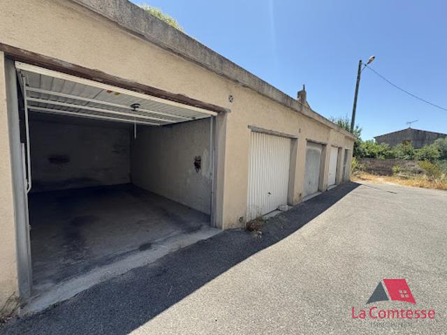 Location Place de parking 12 m2 Aubagne