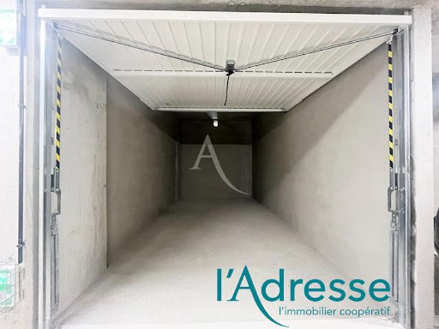 Location Place de parking 12 m2 Champs sur Marne