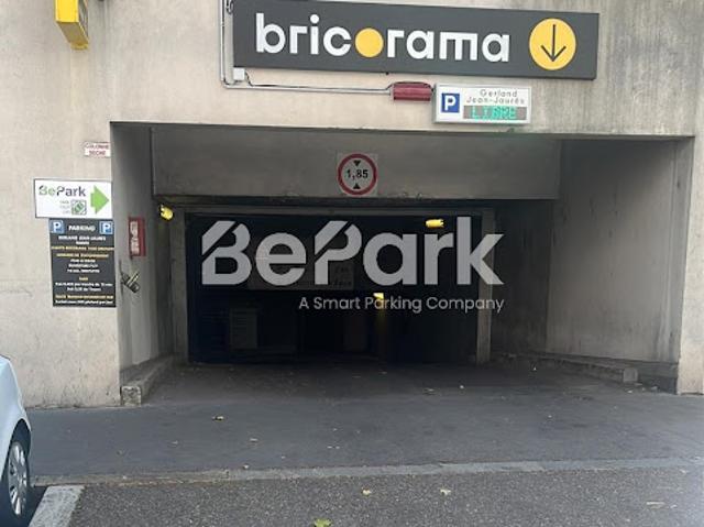 Location Place de parking 12 m2 Lyon 7ème