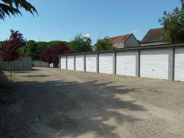 Location Place de parking 12 m2 Sens
