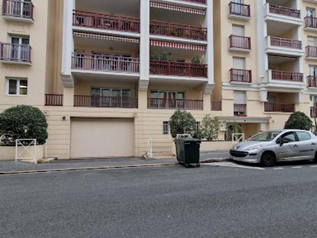 Location Place de parking 13 m2 Bayonne