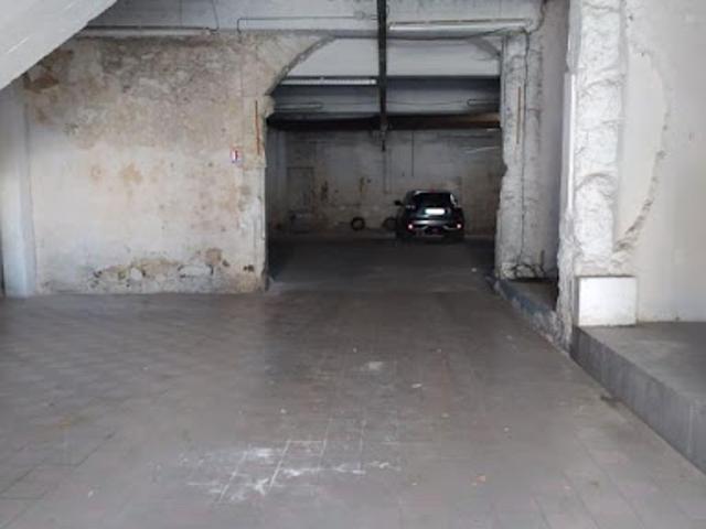 Location Place de parking 250 m2 Villeneuve lès Béziers