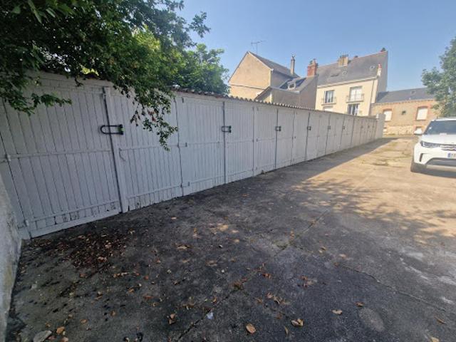 Location Place de parking 25 m2 Saint Pierre des Corps