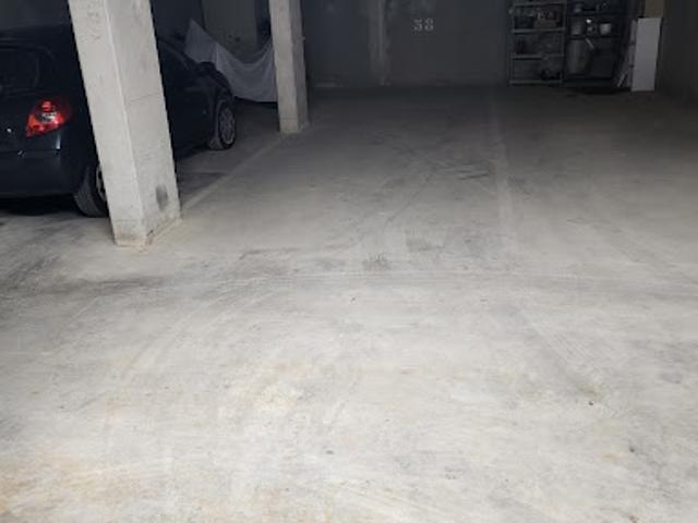 Location Place de parking 28 m2 Lambesc