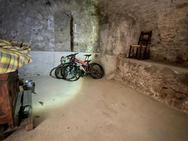 Location Place de parking 20 m2 Peille