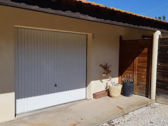 Location Place de parking 30 m2 Montfavet