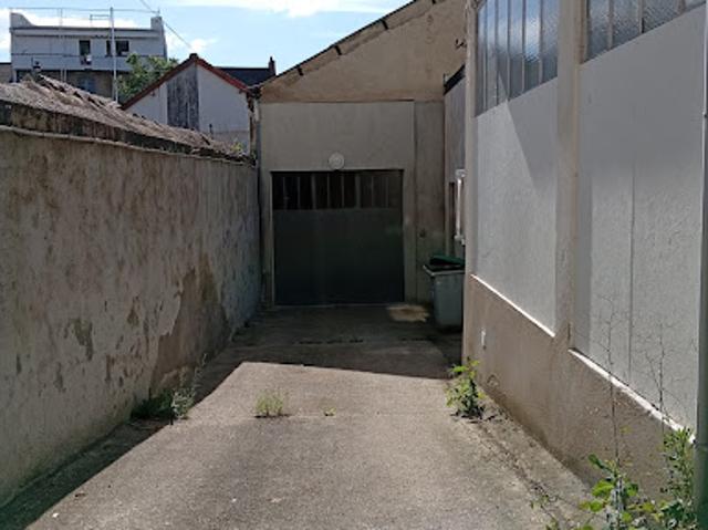 Location Place de parking 30 m2 Montluçon