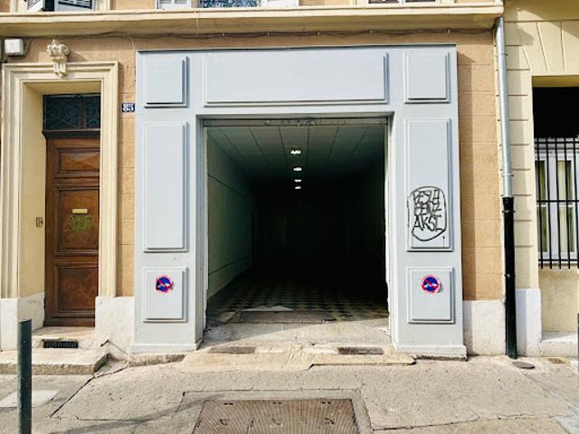 Location Place de parking 60 m2 Marseille 1er