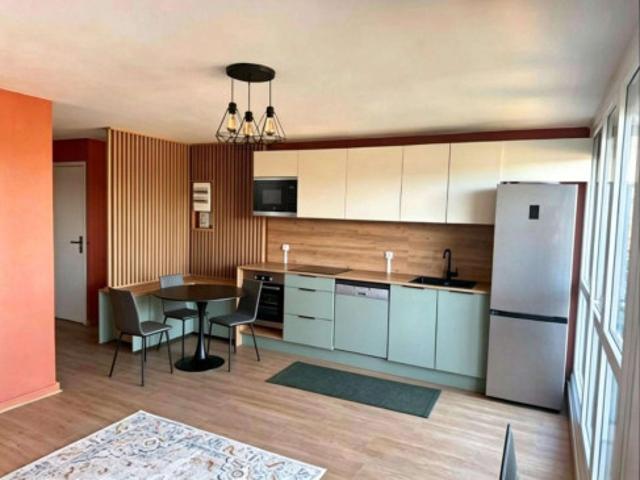 location PREMIUM HAUT DE GAMME – NOISY CHAMPS logement 4 – logement confort 9,7 m² • Lit coffre double 140x190