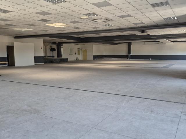 LOCATION PURE ZA VENELLES 700M2 1E ETAGE IMMÉDIAT