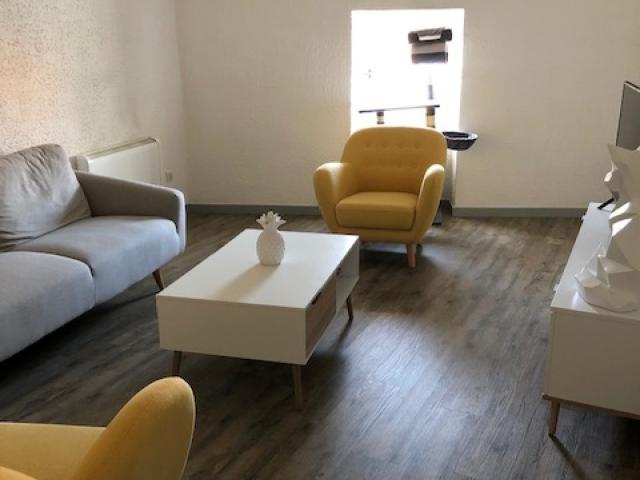 Location Réf 560la DONZERE Appartement type 4 Proche centre ville Séjour Salon Cuisine aménagée. | HOUBRON IMMOBILIER