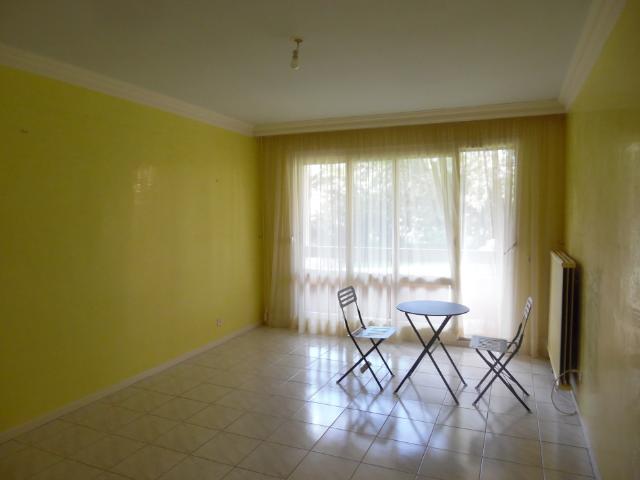 Location REF 83 APPARTEMENT F2 VIDE QUARTIER RESIDENTIEL LES PALMIERS | Clémenceau Gestion Immobilière