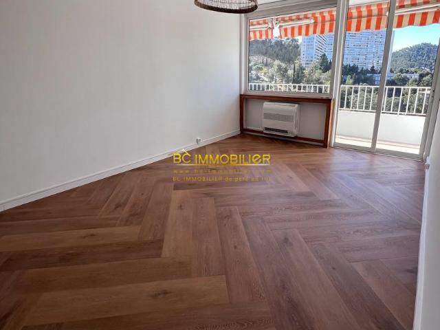 Location ROUVIERE 9EME: TYPE 4 ENTIEREMENT REFAIT A NEUF + BALCON