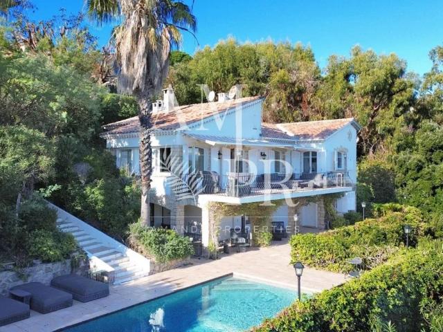LOCATION SAISONNIÈRE VILLA PROVENÇALE DE PRESTIGE – HAUTEURS DE CANNES