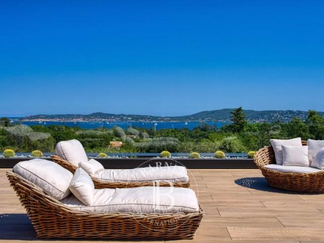 LOCATION SAISONNIÈRE GOLFE DE SAINT TROPEZ/GRIMAUD VUE MER PISCINE 5 CHAMBRES