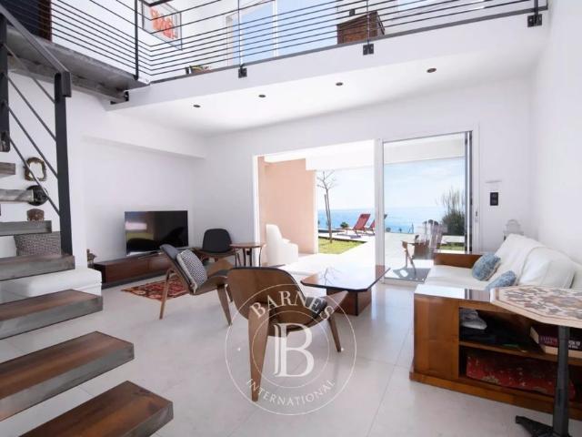 LOCATION SAISONNIÈRE LES ISSAMBRES VILLA PIED DANS L'EAU 3 CHAMBRES