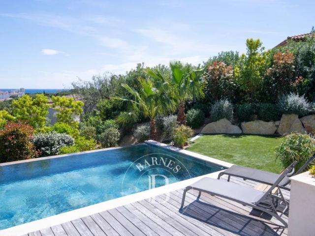 LOCATION SAISONNIÈRE SAINTE MAXIME VILLA MODERNE APERÇU MER CENTRE VILLE 4 CHAMBRES