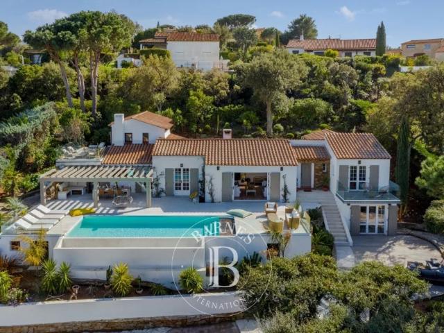 LOCATION SAISONNIÈRE SAINTE MAXIME VILLA VUE MER – 5 CHAMBRES