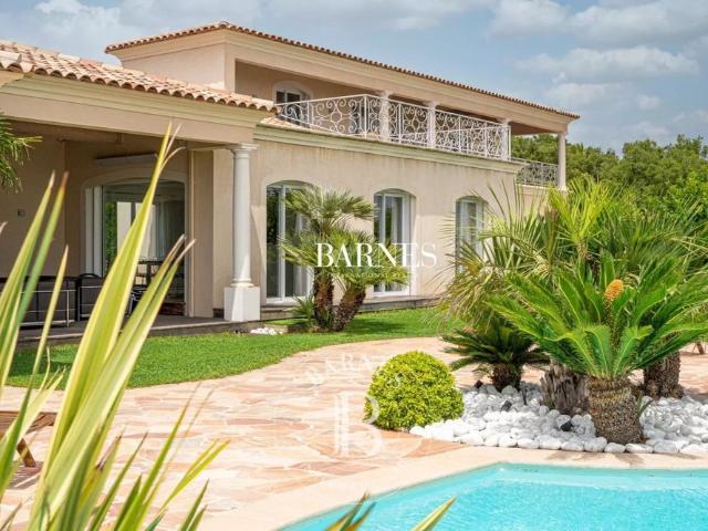LOCATION SAISONNIÈRE SAINTE MAXIME VILLA VUE MER 6 CHAMBRES PISCINES