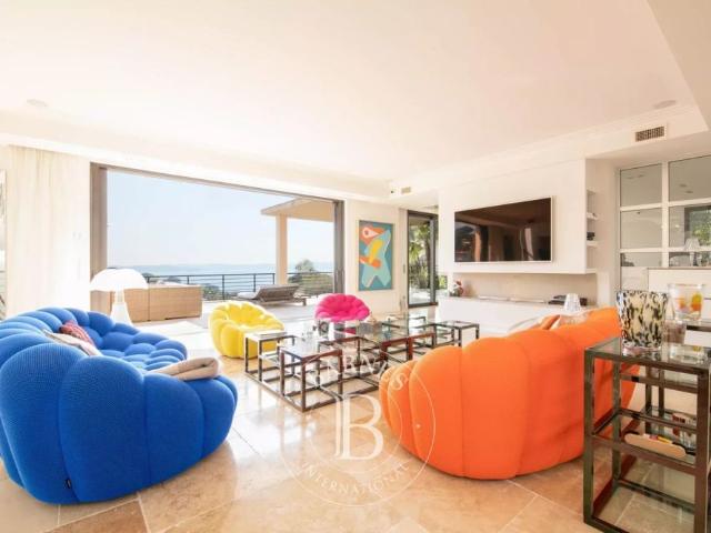 LOCATION SAISONNIÈRE SAINTE MAXIME VILLA VUE MER CENTRE VILLE