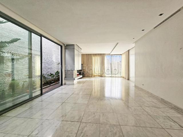 Location Somptueux appartement 3chambres avec terrasse dernier étage, Racine