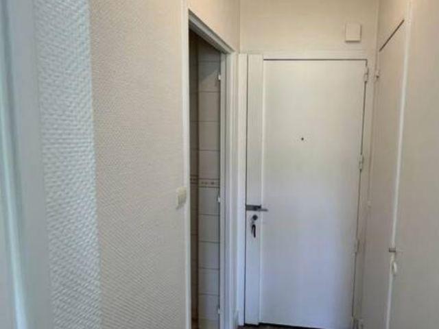 Location studio 17 m² Sevres