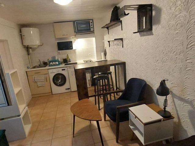 Location studio 17m2 Paris 2