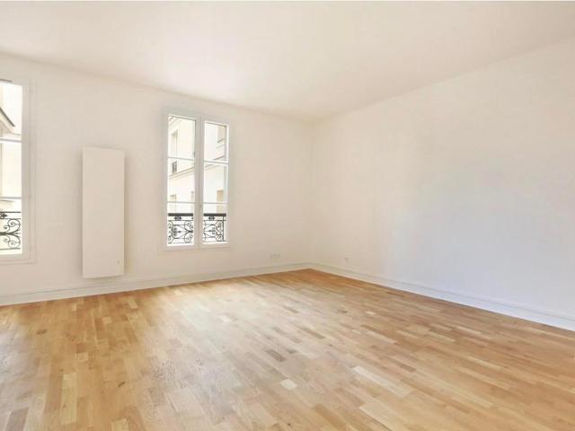LOCATION STUDIO