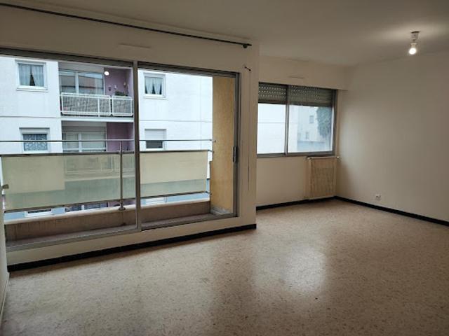 Location Studio 1 pièce 30 m2 Nimes