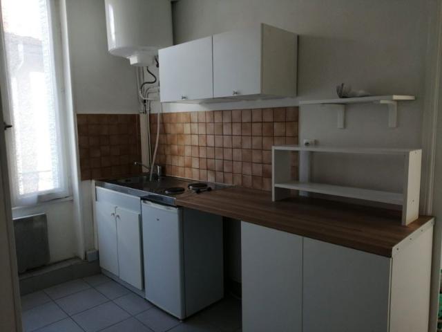 Location Studio 20 m² à Lyon 8 420 ¤ CC /mois