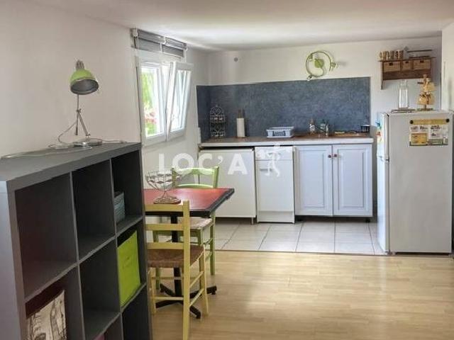 Location Studio 23 m² à Plombières Lès Dijon 330 ¤ CC /mois