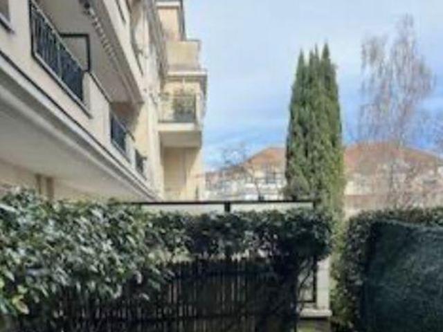 Location studio 25,31 m² Rueil Malmaison