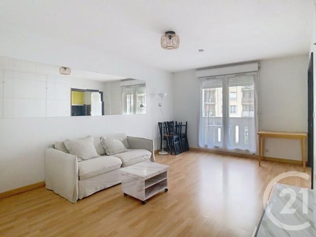 Location Studio 32 m² à Thiais 780 ¤ CC /mois
