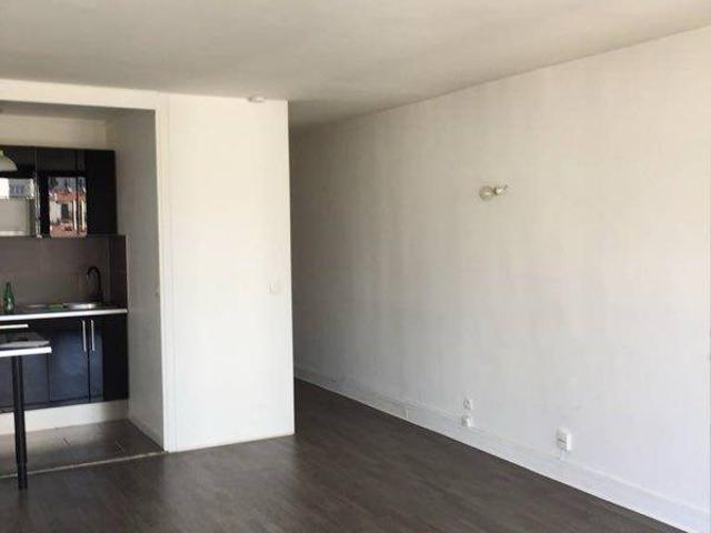 Location studio 33 m2 place Gambetta