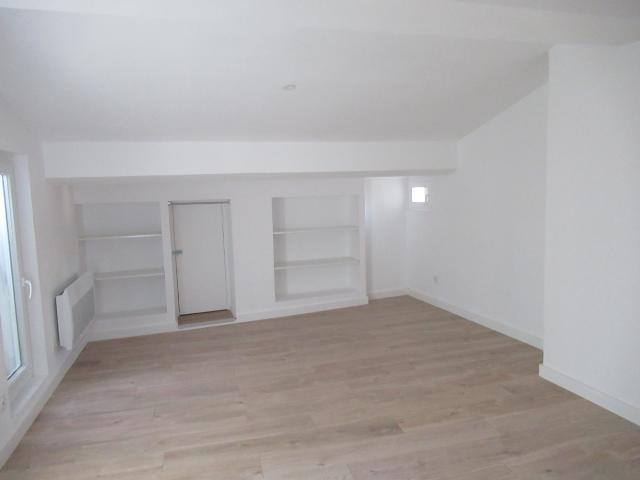 Location STUDIO DANS IMMEUBLE DE CARACTERE ENTIEREMENT RENOVE LIBRE AU 01/03/2025