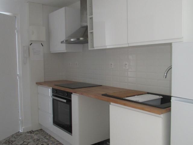 Location STUDIO DANS IMMEUBLE DE CARACTERE ENTIEREMENT RENOVE