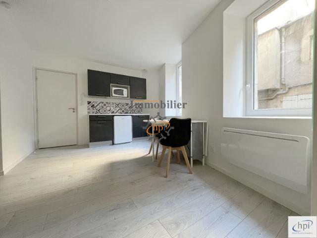 Location studio équipé avec mobilier, en 1er étage, Saint Af