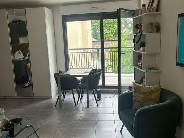 Location Studio haut standing avec Balcon
