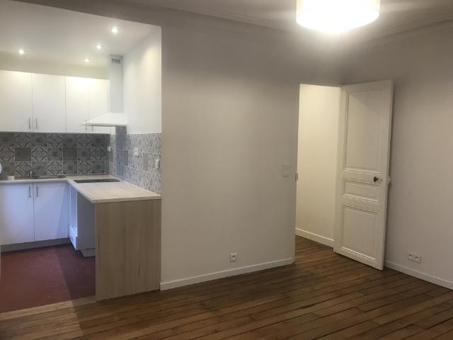 Location Studio loué vide Rue Claude Decaen PARIS 12EME | CMB